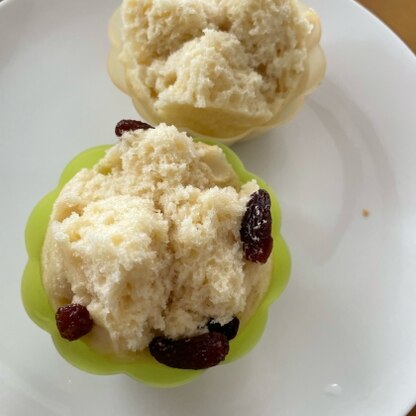 蒸し器で作るとふわふわしっとり、うまく割れました！